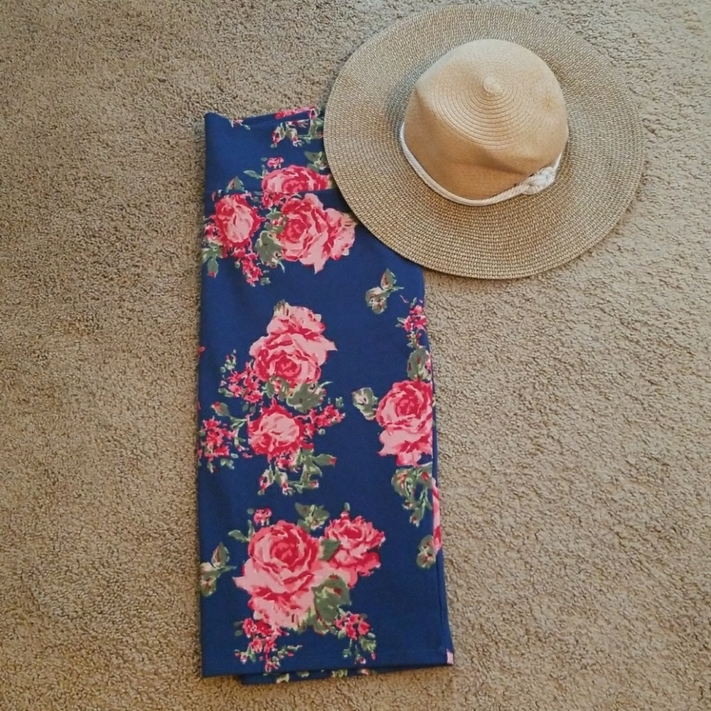 Gorgeous lularoe floral cassie